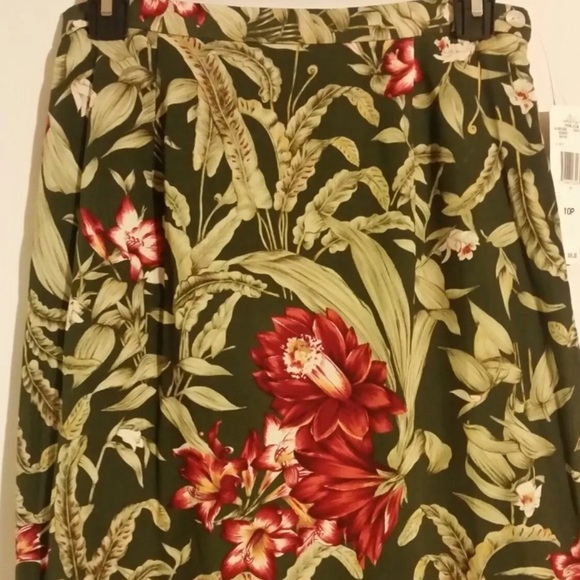 NWT Jones Wear Skirt Green Floral Size 10 Petite - Picture 1 of 7